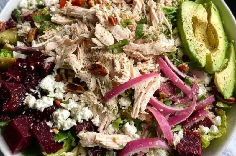 A colorful and fresh keto salad with vegetables and protein, ideal for low-carb diets.
