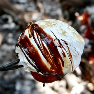 Fresh strawberries topped with fluffy marshmallow creme for a delicious dessert.