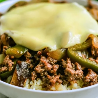 Low-carb Philly cheesesteak bowl with peppers and onions