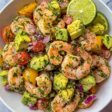 Delicious shrimp salad with fresh vegetables and dressing